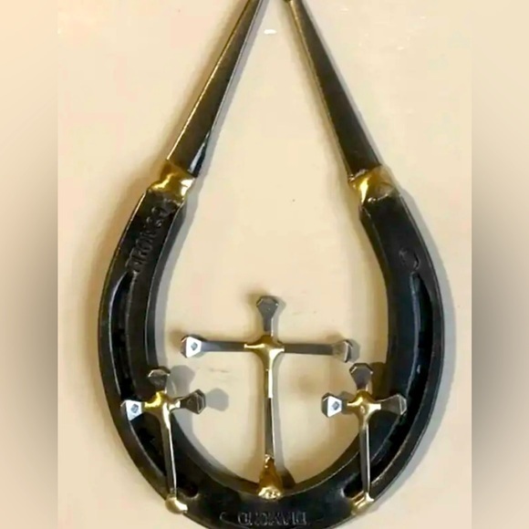 Other - Horseshoe Nails Crosses Wall Plaque NWT